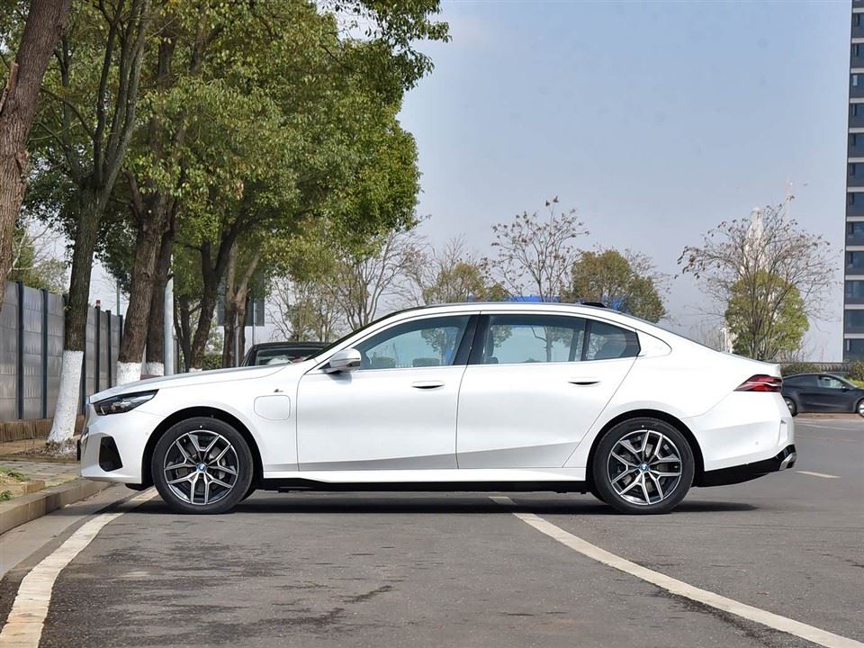 BMW i5 eDrive35L M Sport Pro Pre-Owned EV Luxury New Energy suppliers
